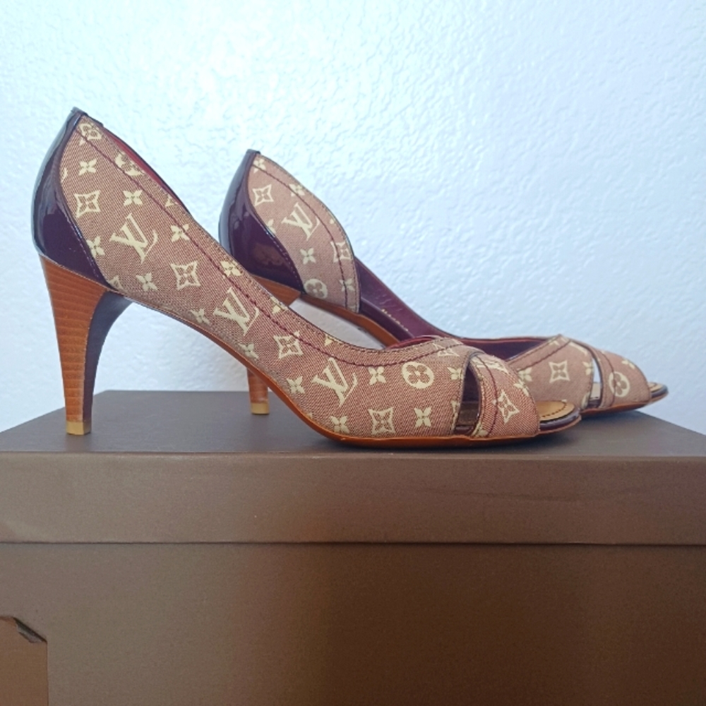 Louis Vuitton Monogram Kiss Me Sandals - Picture 3 of 5